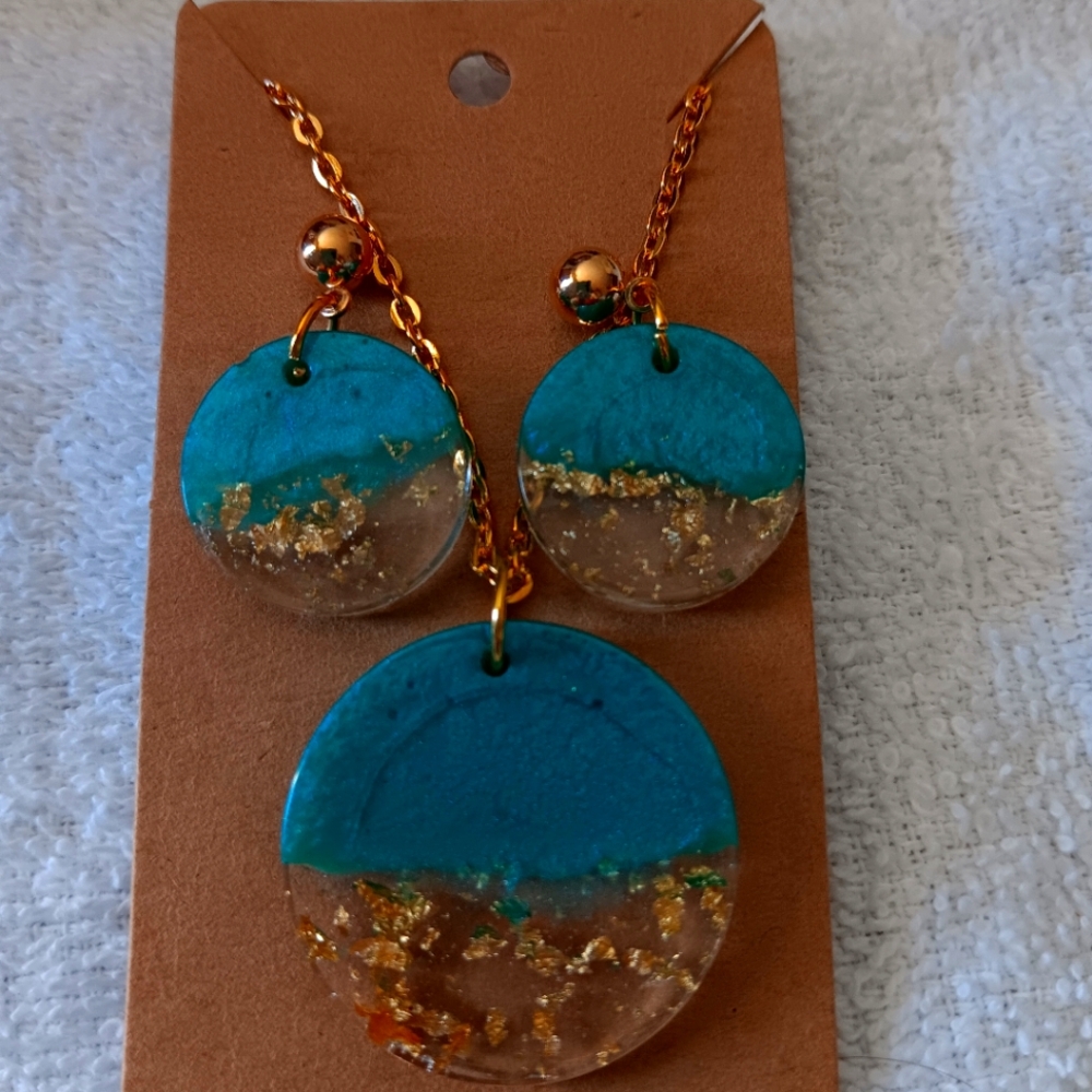 Necklace and earrings set